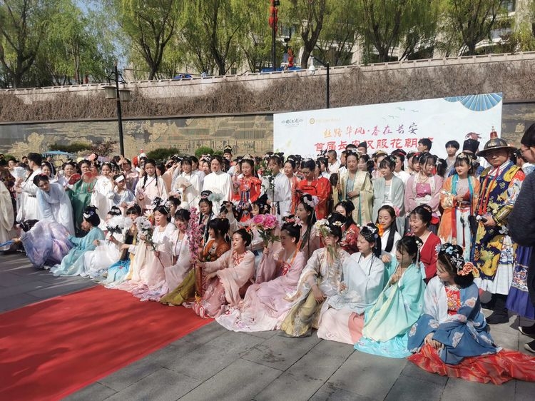 花朝時(shí)節(jié)，春色醉美，曲江池邀你共赴花朝之事！